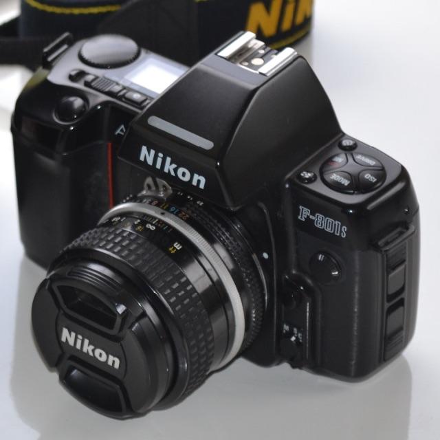 Nikon(ニコン)のNikon F-801s　AF一眼レフ35mmフィルムカメラと交換レンズ３種 スマホ/家電/カメラのカメラ(フィルムカメラ)の商品写真