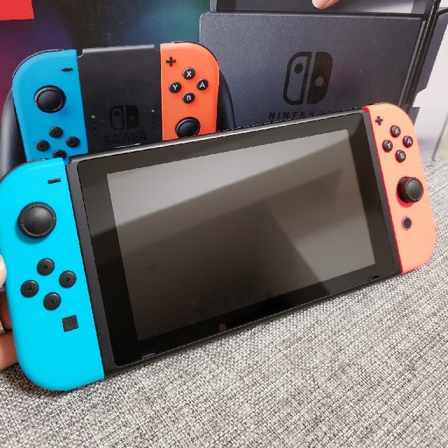 Nintendo Switch(ニンテンドースイッチ)の【美品！】Nintendo Switch ネオンブルー・レッド エンタメ/ホビーのゲームソフト/ゲーム機本体(家庭用ゲーム機本体)の商品写真