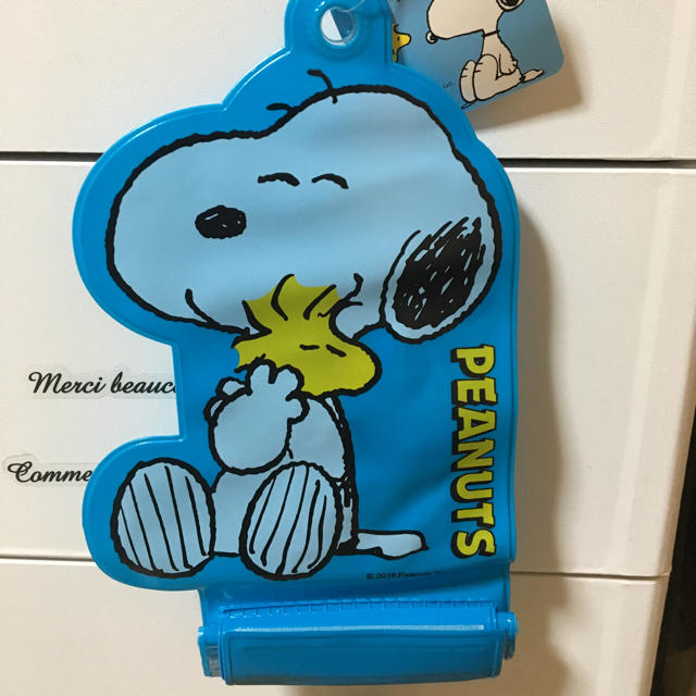 SNOOPY(スヌーピー)の【新品】スヌーピー 防滴ポーチ スマホ/家電/カメラのスマホアクセサリー(モバイルケース/カバー)の商品写真