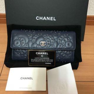 シャネル(CHANEL)のマール様ご専用♡シャネル CHANEL カメリア スタッズ 長財布♡(財布)