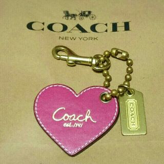 コーチ(COACH)のCOACH バッグチャーム キーホルダー ハート ピンク 赤(キーホルダー)