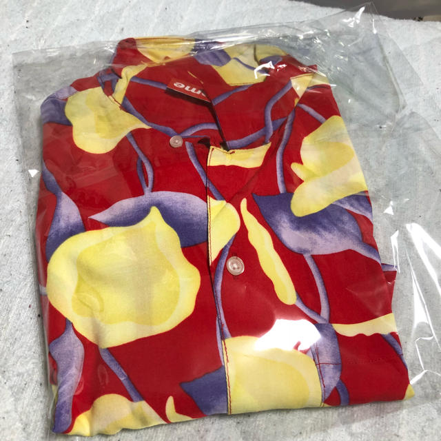 Supreme(シュプリーム)の新品 supreme lily rayon shirt 赤 黄 red シャツ メンズのトップス(シャツ)の商品写真