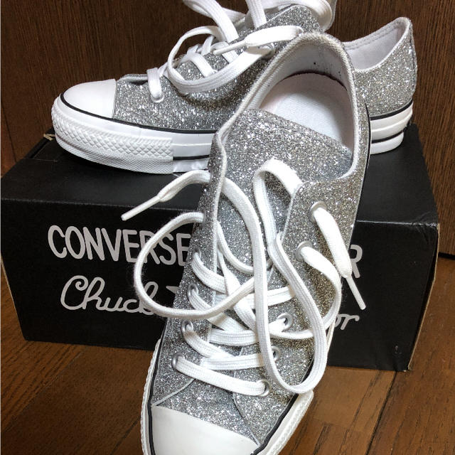 CONVERSE(コンバース)のconverse シルバー スニーカー レディースの靴/シューズ(スニーカー)の商品写真