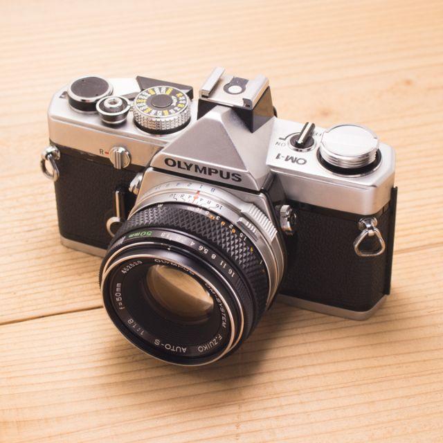 OLYMPUS(オリンパス)のolympus om-1 f.zuiko 50mm f1.8 スマホ/家電/カメラのカメラ(フィルムカメラ)の商品写真