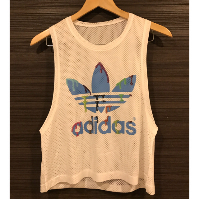 adidas(アディダス)のadidas レディース タンクトップ ノースリーブ ヘソ上 レディースのトップス(タンクトップ)の商品写真