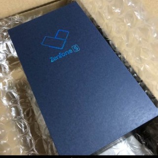 エイスース(ASUS)の新品 ASUS Zenfone 5 シルバー 64GB SIMフリー(スマートフォン本体)