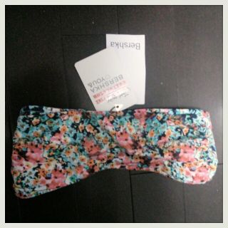 ベルシュカ(Bershka)のBershka♥花柄ブラトップ♥新品(ベアトップ/チューブトップ)