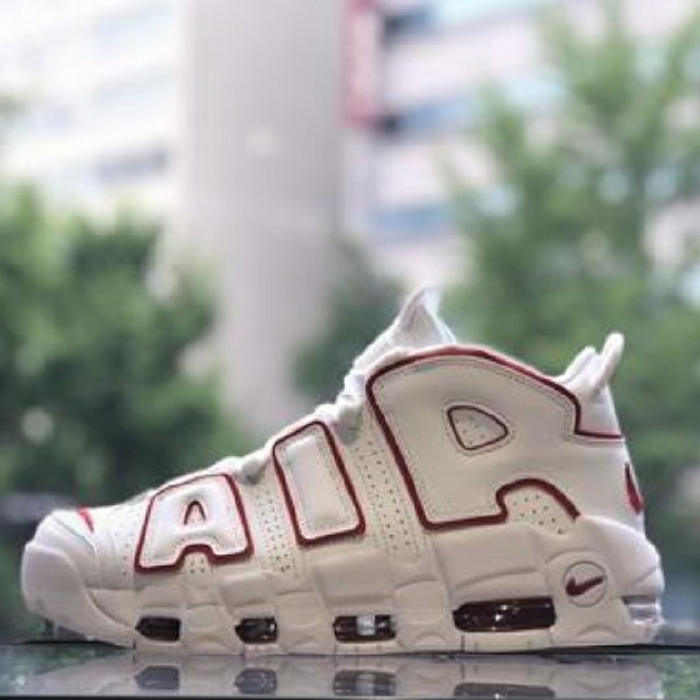 NIKE(ナイキ)の期間限定 NlKE Air more uptempo 96 白赤 28㎝ メンズの靴/シューズ(スニーカー)の商品写真