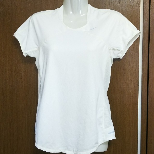 NIKE(ナイキ)の激安❗NIKE(ナイキ)のTシャツ レディースのトップス(Tシャツ(半袖/袖なし))の商品写真