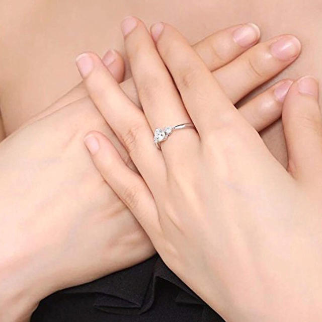 婚約指輪 ジルコニア K18 ホワイトゴールド 3粒 2ct 細身 レディースのアクセサリー(リング(指輪))の商品写真