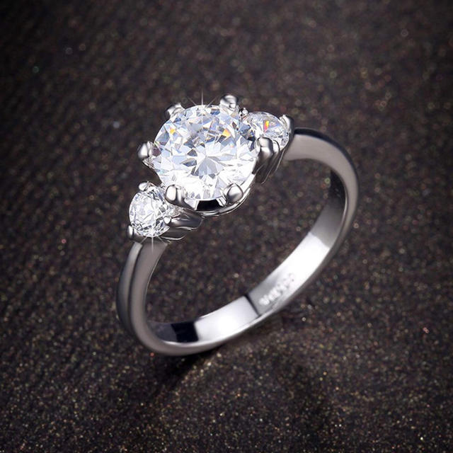 婚約指輪 ジルコニア K18 ホワイトゴールド 3粒 2ct 細身 レディースのアクセサリー(リング(指輪))の商品写真