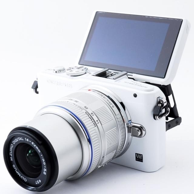 OLYMPUS(オリンパス)の☘️今だけ16GB Wi-Fiカード☘️カメラケース付き☘️オリンパスE-PL5 スマホ/家電/カメラのカメラ(ミラーレス一眼)の商品写真