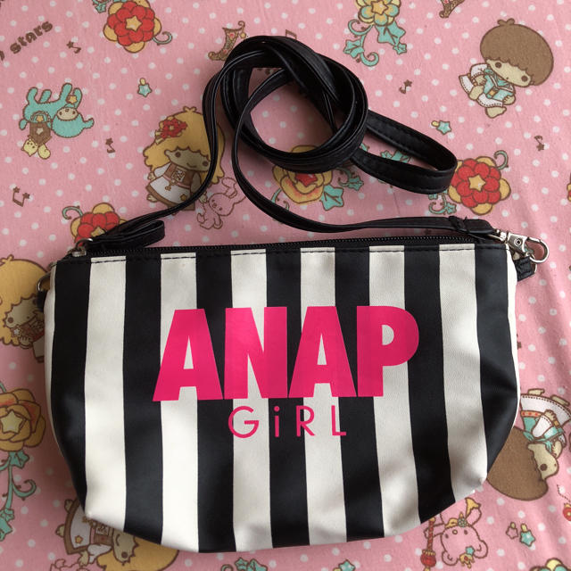 ANAP(アナップ)のANAP❣️スマホ入れ付きポシェット レディースのバッグ(ショルダーバッグ)の商品写真