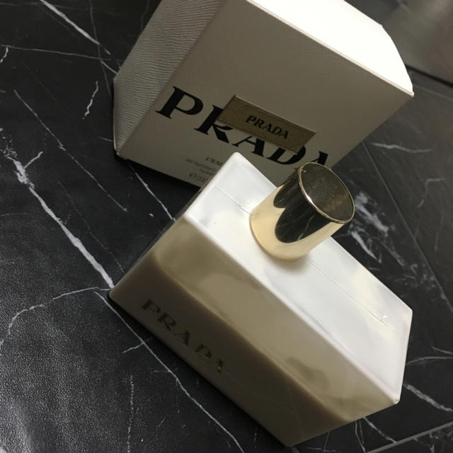 PRADA(プラダ)のPRADA プラダ ボーディーローション ローアンブレー perfume 香水 コスメ/美容のボディケア(ボディローション/ミルク)の商品写真