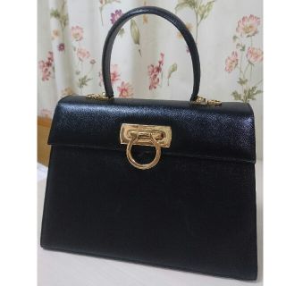 サルヴァトーレフェラガモ(Salvatore Ferragamo)の【★今月末まで最終値下げ★】ハンドバッグ(フェラガモ)(ハンドバッグ)