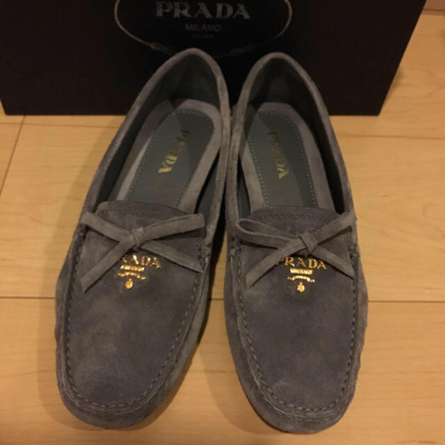 PRADA スエードローファー