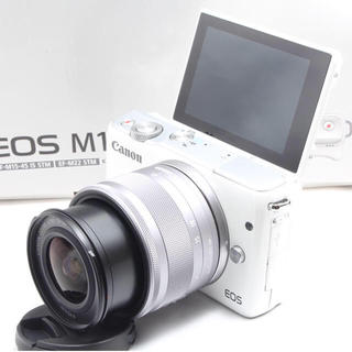 キヤノン(Canon)の❤️人気のホワイト Wi-Fi&自撮り❤️Canon EOS M10レンズキット(ミラーレス一眼)