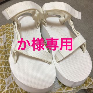 テバ(Teva)のteva 白 厚底タイプ 〜24センチ〜(サンダル)