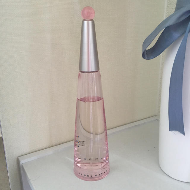 ISSEY MIYAKE(イッセイミヤケ)のロー ドゥ イッセイ フローラル 90ml 今週限定 コスメ/美容の香水(香水(女性用))の商品写真