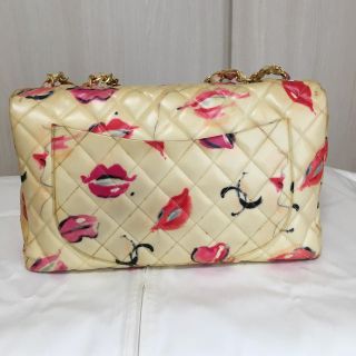 CHANEL - シャネル リップ柄 マトラッセ チェーンバッグ デカマト CHANEL - シャネル リップ柄 マトラッセ チェーンバッグ デカマト
