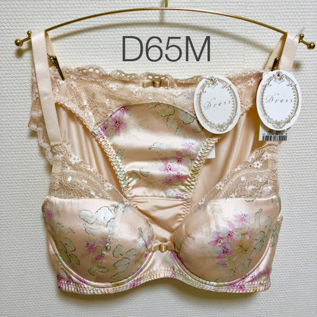 Triumph(トリンプ)の【D65M】トリンプ Dress イタリア高級サテン ブラ＆ショーツ レディースの下着/アンダーウェア(ブラ&ショーツセット)の商品写真