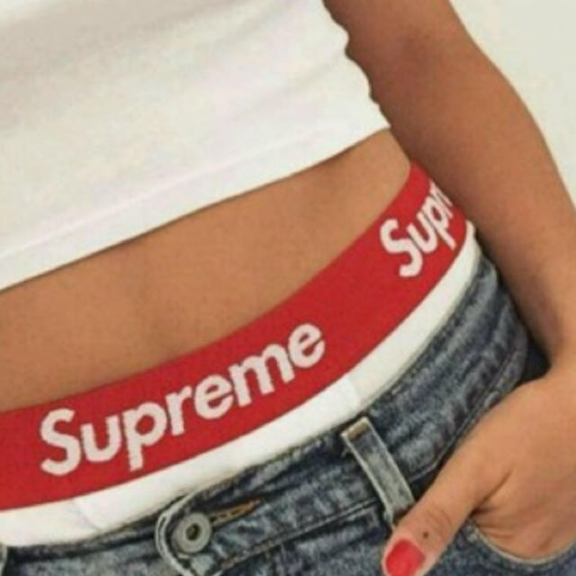 Supreme(シュプリーム)の即日発送 即購入可 supreme ボクサー パンツSサイズ 白黒一枚ずつ レディースの下着/アンダーウェア(ショーツ)の商品写真