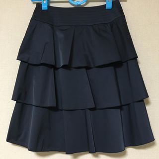 アナイ(ANAYI)のANAYI  素敵な光沢ティアードスカート  36  ネイビー  日本製(ひざ丈スカート)