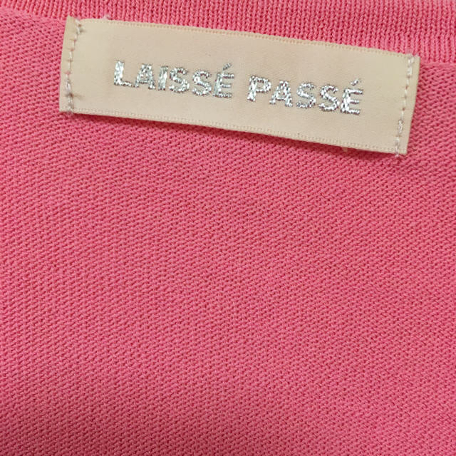 LAISSE PASSE(レッセパッセ)のLAISSE PASSÉ♡ピンクカーディガン♡パールボタン レディースのトップス(カーディガン)の商品写真