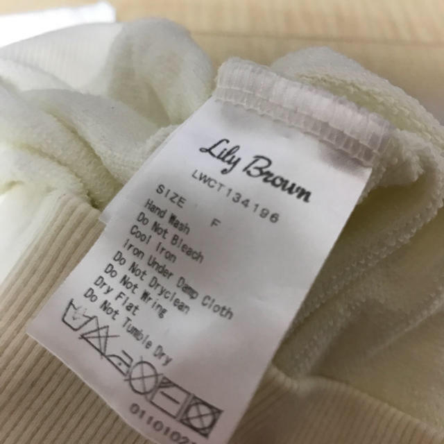 Lily Brown(リリーブラウン)の値下げ♡リリーブラウン♡ノースリーブ レディースのトップス(カットソー(半袖/袖なし))の商品写真