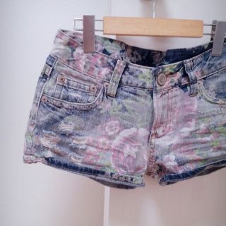 送料込♡花柄プリントデニムのショーパン(ショートパンツ)