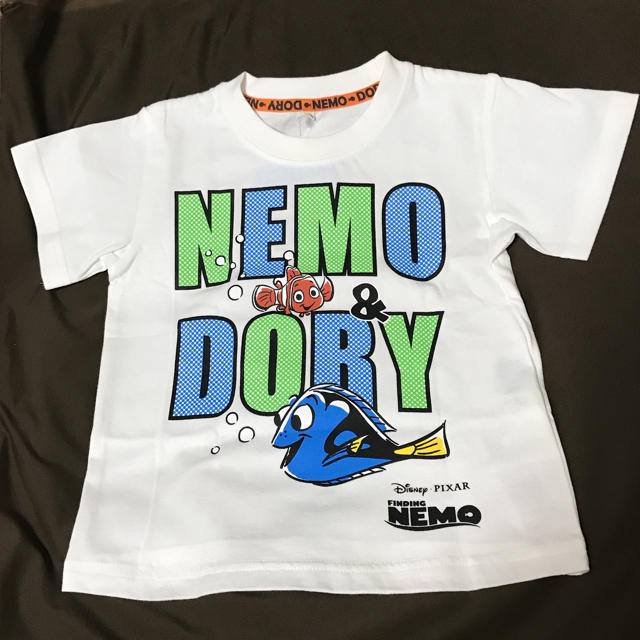 Disney(ディズニー)のニモ Tシャツ 100cm  未使用品 キッズ/ベビー/マタニティのキッズ服男の子用(90cm~)(Tシャツ/カットソー)の商品写真