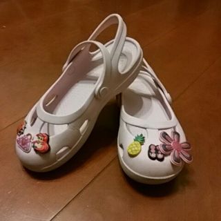 ｃｒｏｃｓ　ジビッツ付き(サンダル)