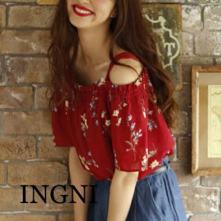 イング(INGNI)の INGNI 花柄JZ肩開きオフショル/TOPS(シャツ/ブラウス(半袖/袖なし))