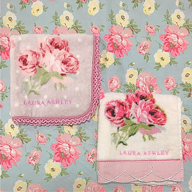 LAURA ASHLEY(ローラアシュレイ)の【🌷デイジー様 専用🌷】ローラアシュレイ タオル ハンカチ4枚です🌸 レディースのファッション小物(ハンカチ)の商品写真