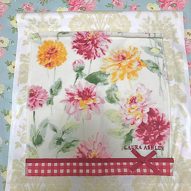 LAURA ASHLEY(ローラアシュレイ)の【🌷デイジー様 専用🌷】ローラアシュレイ タオル ハンカチ4枚です🌸 レディースのファッション小物(ハンカチ)の商品写真