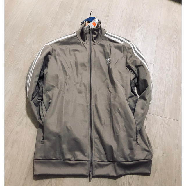 adidas - adidas originals ジャージ ベージュ L 新品未使用の adidas - adidas originals ジャージ ベージュ L 新品未使用の