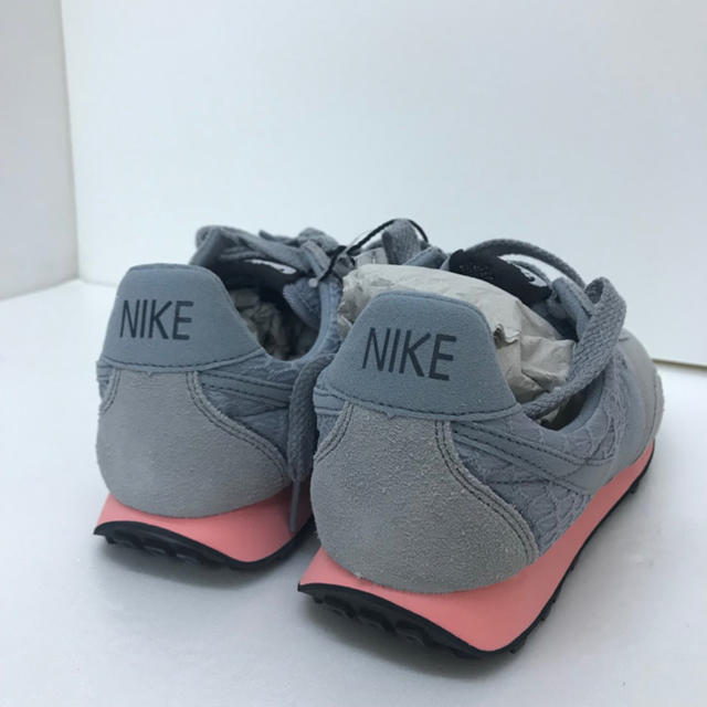 NIKE(ナイキ)のNike ピンク×グレー 新品 スニーカー専用 レディースの靴/シューズ(スニーカー)の商品写真