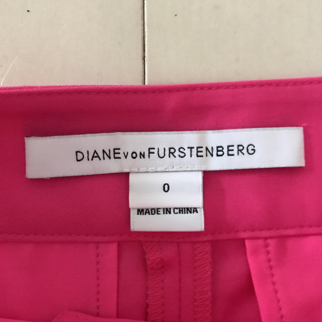 DIANE von FURSTENBERG(ダイアンフォンファステンバーグ)の【nm様専用】クリーニング済 DVFピンクショートパンツ レディースのパンツ(ショートパンツ)の商品写真