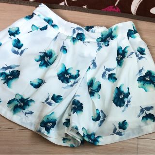 アベイル(Avail)の値下げ♡花柄ショートパンツ(キュロット)