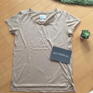 トゥデイフル(TODAYFUL)のtodayful useful U neck Tシャツ ベージュ(Tシャツ(半袖/袖なし))