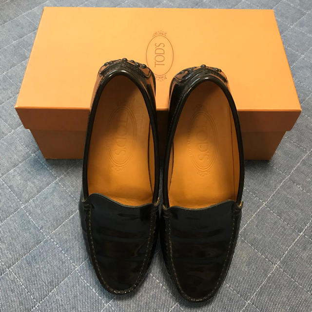 TOD'S(トッズ)の早い者勝ち‼️TOD'S ローファー エナメル 34 1/2 22cm レディースの靴/シューズ(ローファー/革靴)の商品写真