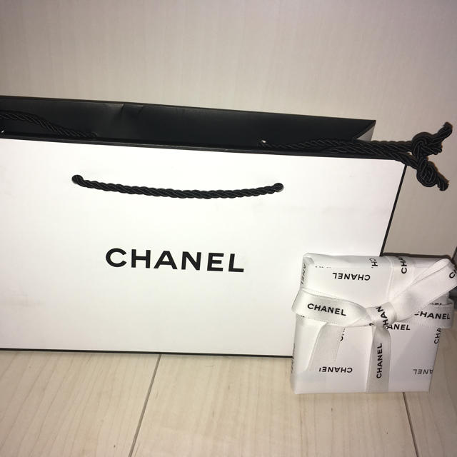 CHANEL(シャネル)のシャネルミロールドゥーブルファセットコンパクトミラープレゼント包装正規品 レディースのファッション小物(ミラー)の商品写真