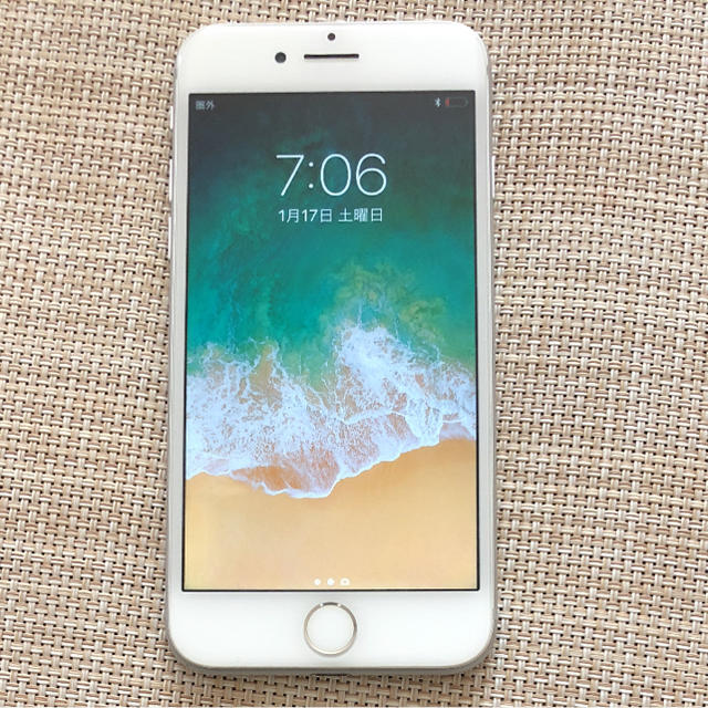 Apple(アップル)のi-phone 8 シルバー 64GB スマホ/家電/カメラのスマートフォン/携帯電話(スマートフォン本体)の商品写真