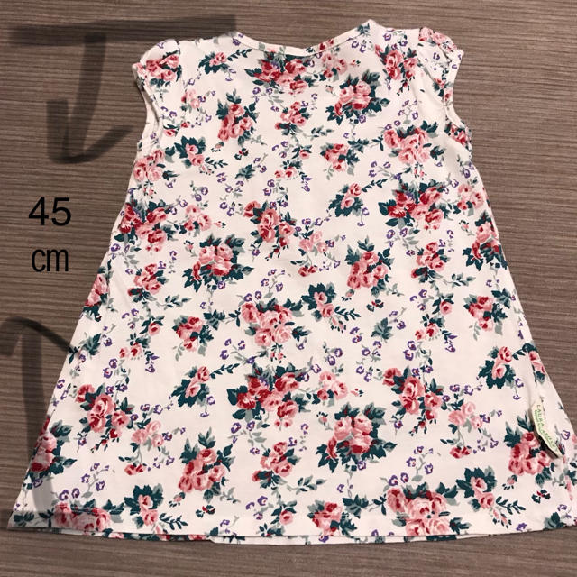 UNIQLO(ユニクロ)のユニクロ 110 花柄Tシャツ キッズ/ベビー/マタニティのキッズ服女の子用(90cm~)(Tシャツ/カットソー)の商品写真