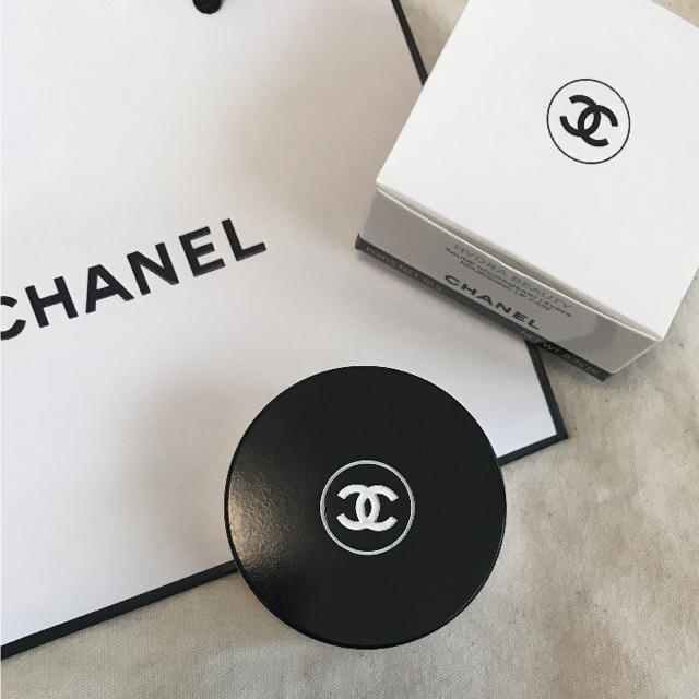 CHANEL(シャネル)の値下げ   CHANEL ビューティリップバーム           （箱付き） コスメ/美容のスキンケア/基礎化粧品(リップケア/リップクリーム)の商品写真