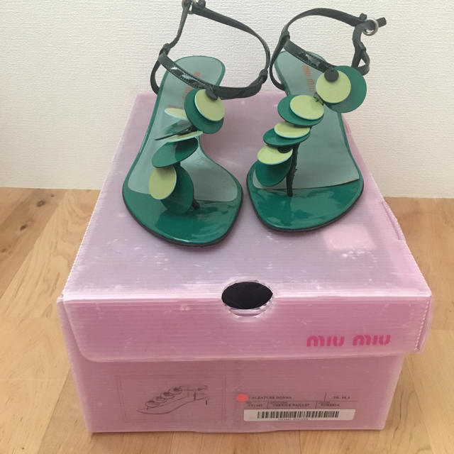 miumiu(ミュウミュウ)のmiumiu サンダル レディースの靴/シューズ(サンダル)の商品写真