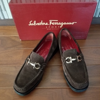 サルヴァトーレフェラガモ(Salvatore Ferragamo)のフェラガモSPORT焦げ茶色モカシン美品(ローファー/革靴)