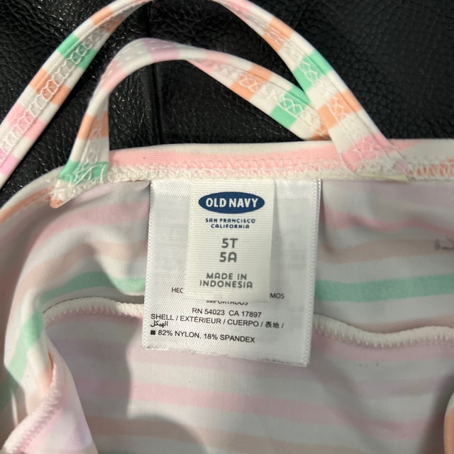 Old Navy(オールドネイビー)の水着 キッズ 110.120位 （5T） キッズ/ベビー/マタニティのキッズ服女の子用(90cm~)(水着)の商品写真