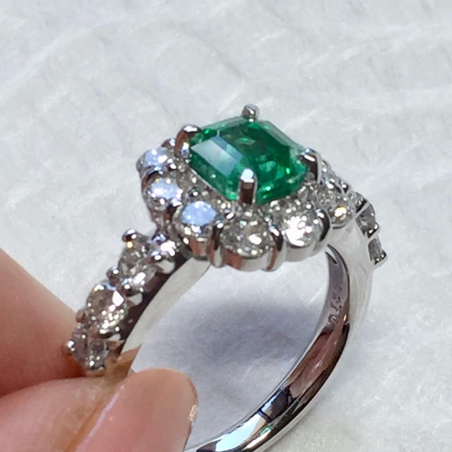 エメラルド 1.777ct  ダイヤモンド 1.38ct リング レディースのアクセサリー(リング(指輪))の商品写真