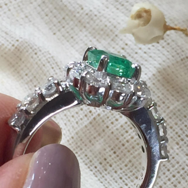 エメラルド 1.777ct  ダイヤモンド 1.38ct リング レディースのアクセサリー(リング(指輪))の商品写真